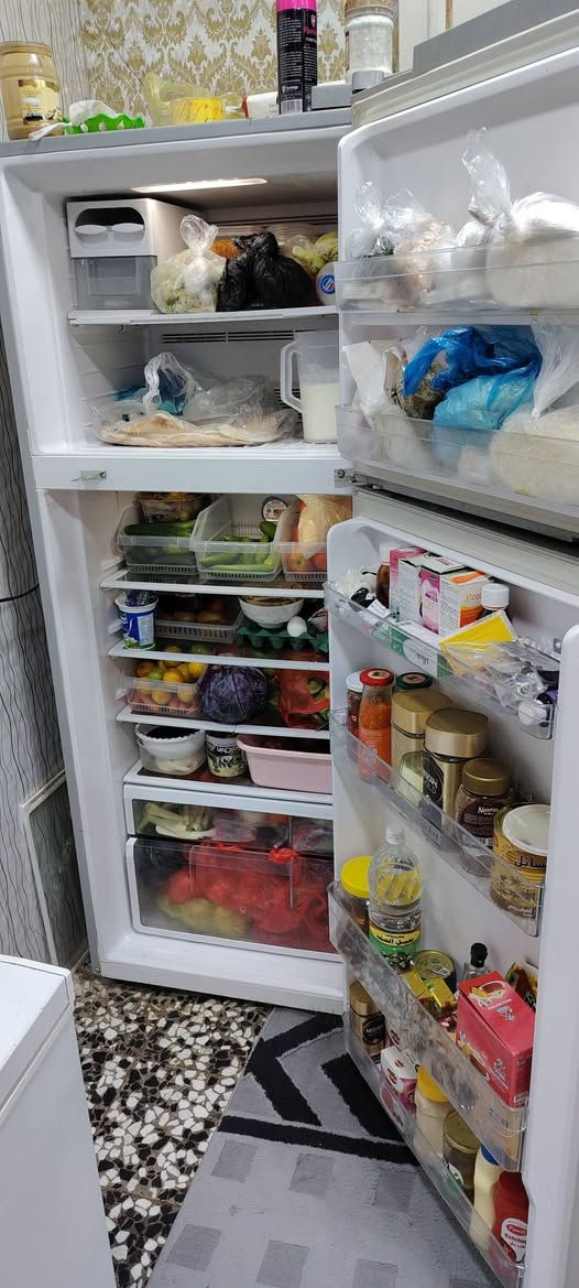 ثلاجة هيتاشي للبيع  ام الشاشة اللمس احس شي ب ثلاجات سعر ٦٠٠
***********
