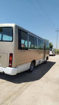كوستر نيسان 2002رقم انكليزي بسمي مصفره هيئه وغرامات تخم تاير جديد مكين...