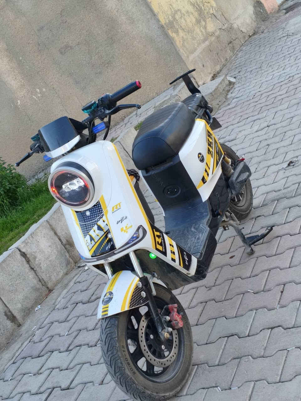 ماطور شحن R11للبيع نضافه فول بطاريات عدد 5 جدد اي عيب مابي كهربائات كله شغاله سعر375 وبي مجال بسيط عنواني كركوك دروازه


**إذا كنت صاحب هذا الإعلان وتريد حذفه لأي سبب، رجاءا أرسل رسالة إلى الدعم الفني**