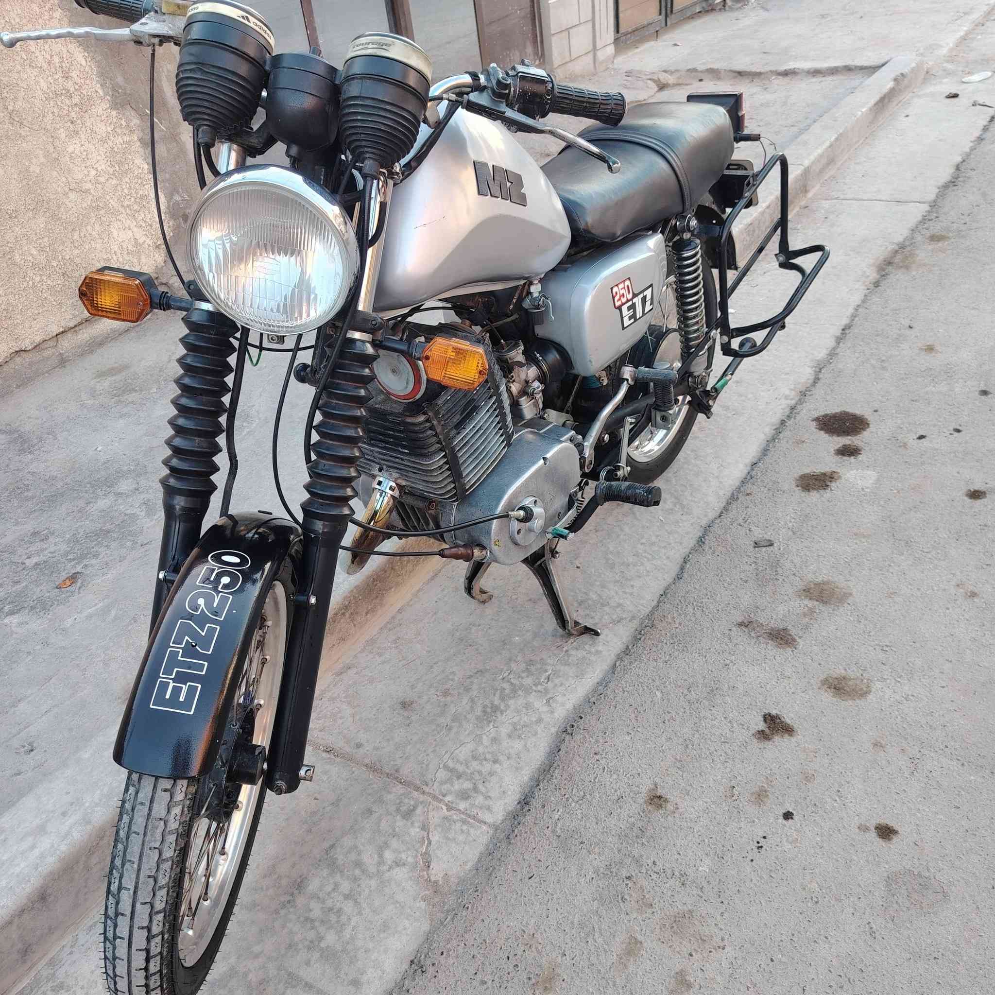 سلام عليكم مرخصت مدير الكروب المحترم قنبوره للبيع  المانيه ماكنيت ابلادي كلهه ابلاديه موديل 90 رقم وسنويه بغداد انكليزي لل 29  تحويل مباشر مكان بغداد دراجه جاهزه السعر خاص للاستفسار اتصل وتدلل ***********
