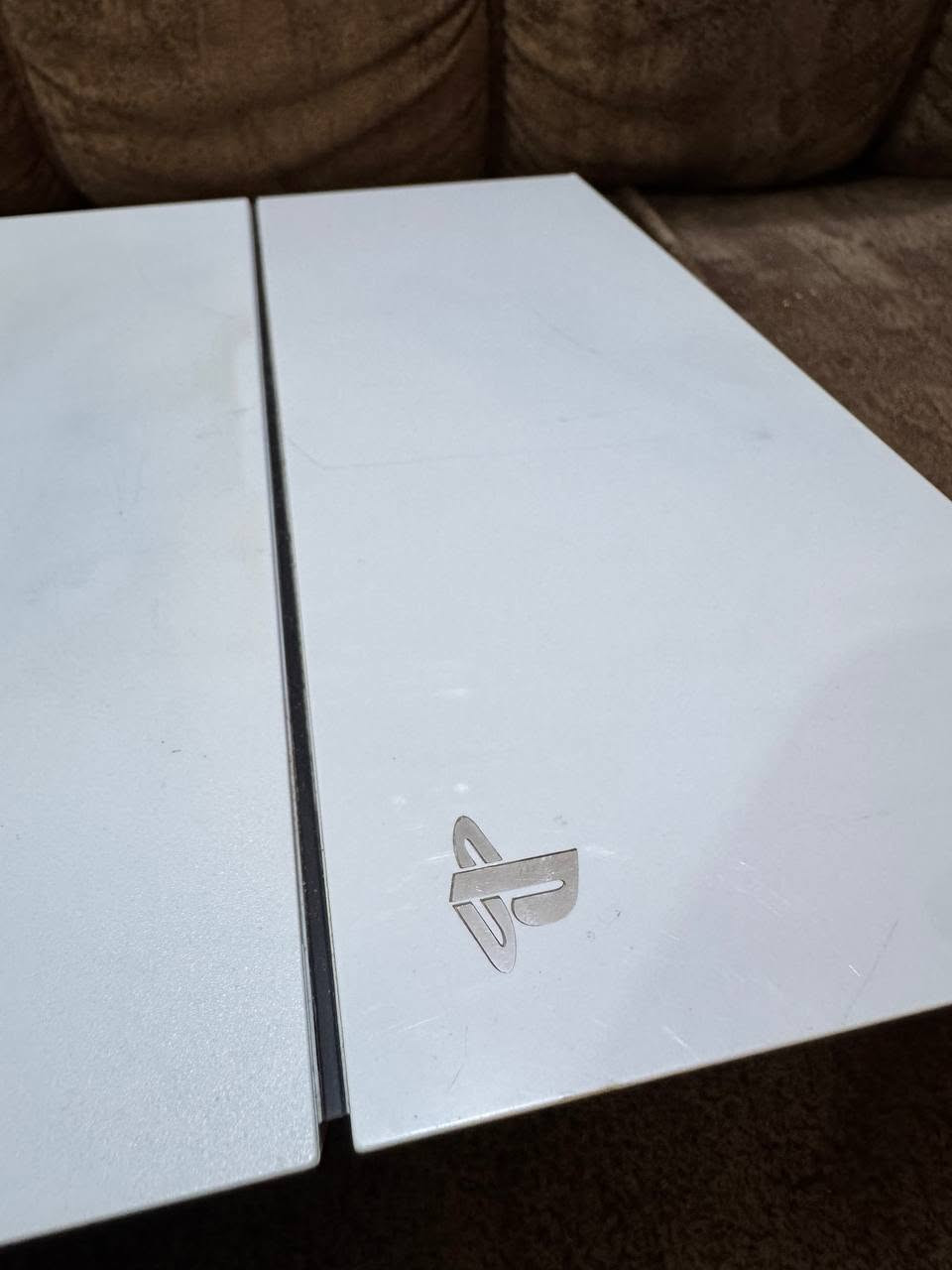السلام عليكم
PS4 
بلي 4 مهكر / تهكير قرص
لون ابيض مميز
250 وبي مجال بسيط
مكان حله بكرلي 
***********
