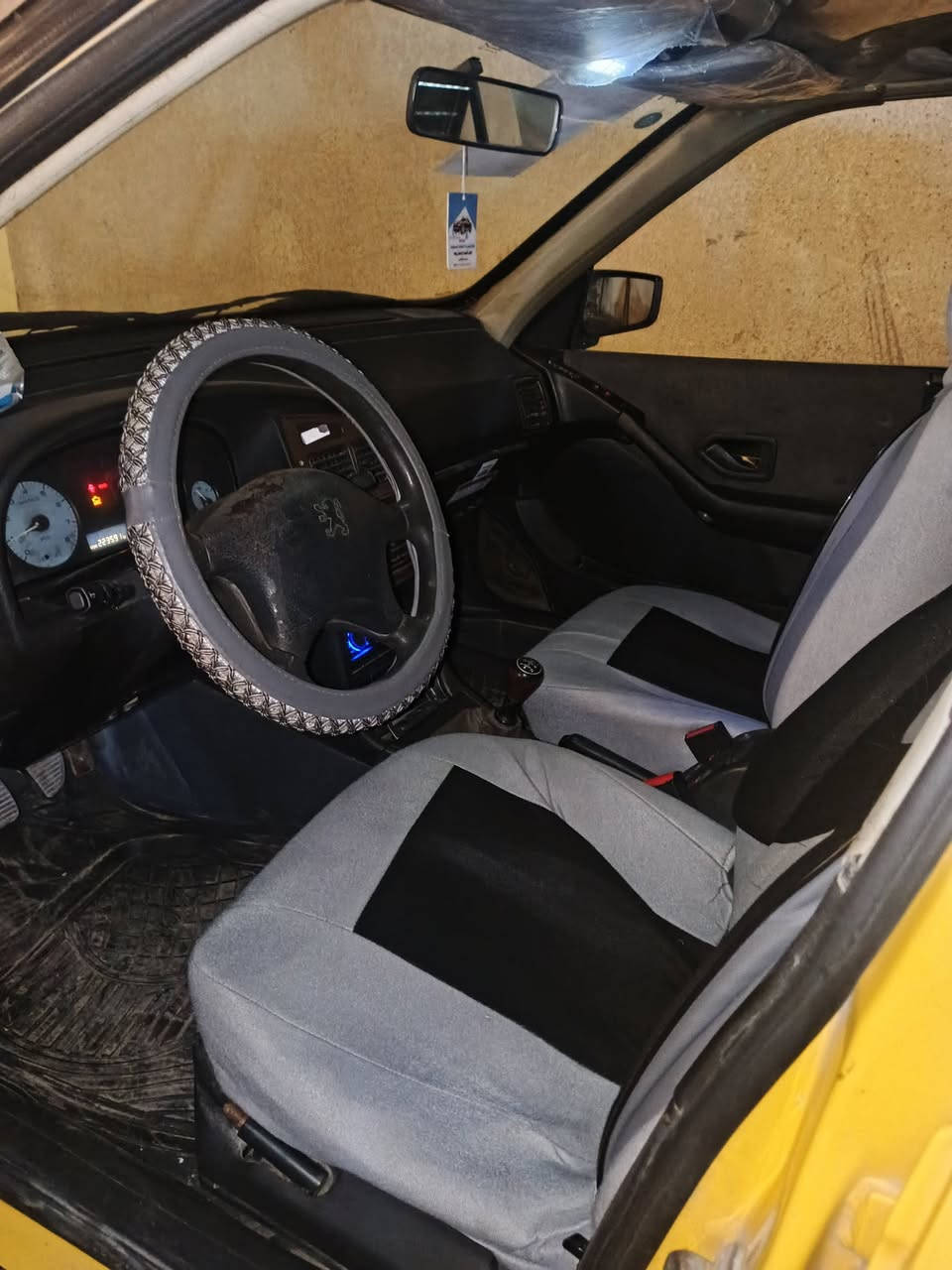 السلام عليكم بيجو بارص موديل ٢٠١٥ سياره باسمي مصفره هيئه وغرامات بيه جاملغ امامي وخلفي صبغ بدون حادث كير مكينه خير من الله وتبريد نقص غاز عارضه ٣٧مكاني بغداد ***********
