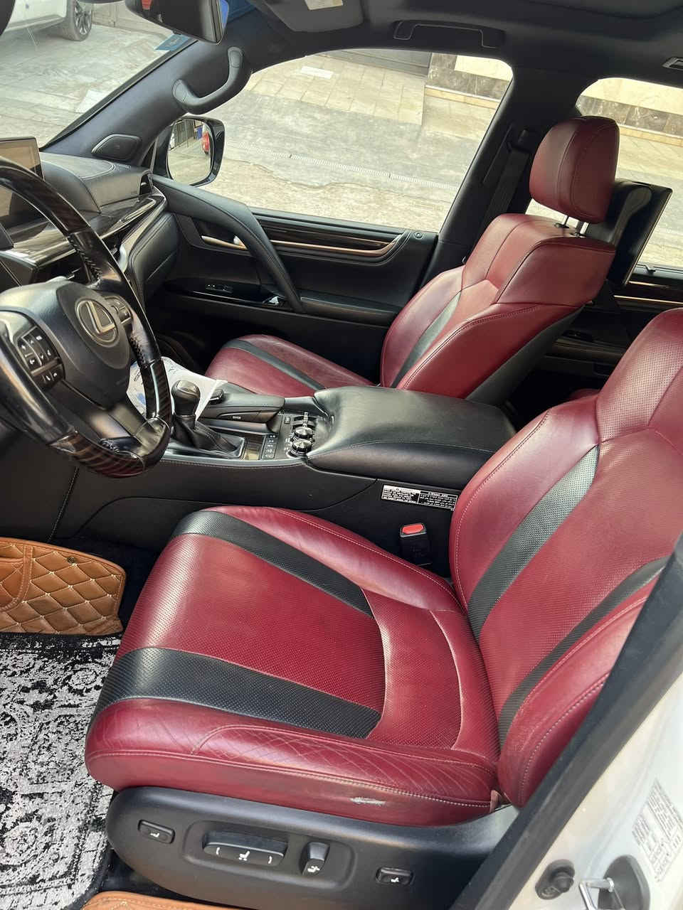 السلام عليكم لكزز ١٨ ابيض كفاله عدا بارد اصبعين جاملغ خلفي  سعر٧٤الف ***********
