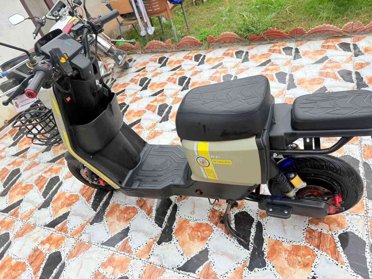 سلام عليكم مأطور R7لبيع السعر 500او بيه مجال دراجه حلوه اوكامله مكمله خمس بطاريات إلاستفسار هاذه رقمي ***********مكاني ديالى المقداديه
