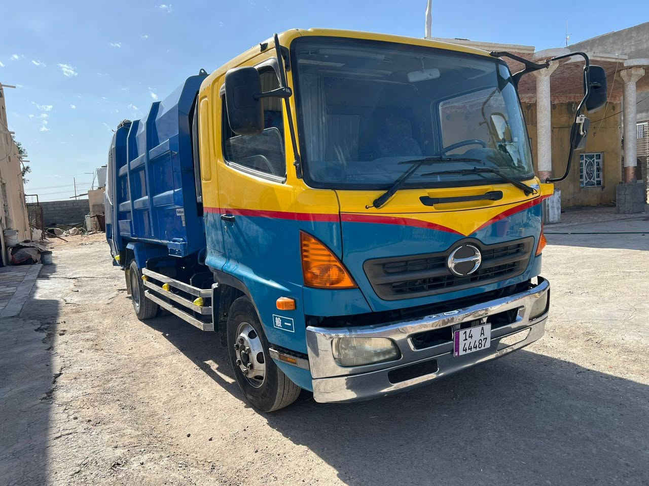 السلام عليكم هينو شيطان دخول جديد 2017رقم بصره باسمي تحويل ثاني يوم محرك 80 فول عادي 6سلندر 10مكعب رفع حاويات بلادي مكاني البصره القرنه ***********
