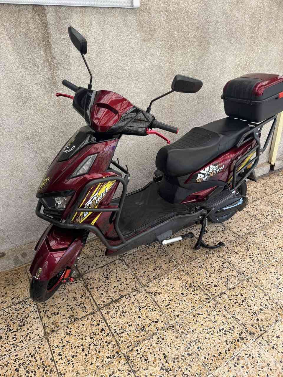 السلام عليكم دراجه شحن نوع ماتركس
٦ بطاريات  مسطره ٣٨ امبير 
ملف ٣٨٠٠ واط
سرعه ٨٥ 
٤ نمر 
دراجه جديده استخدام جدا قليل 
مكاني بغداد الشالجيه قرب جامع براثا 

*********** واتساب
