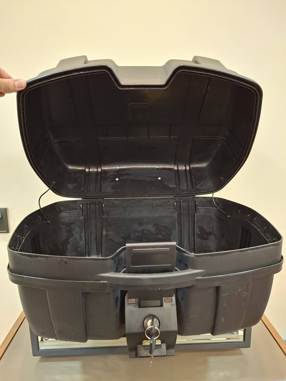 صندوك حجم كبير جدا اصلي ضد الكسر
يرهم لكل دراجه بيها سيباية
كامل ما بي نقص وياه قاعدة حديد وراسطات والبراغي
ومفتاحين
السعر ٤٥
مكاني بغداد
وبوجد توصيل لكل العراق
***********
