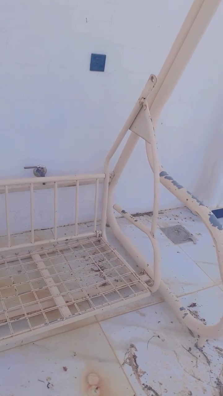 مرجوحه حديد ثقيل للبيع بس ينراد لحيم للحلقه المكسوره استخدامه حيل قليل وحجمه جبير بسعر ٣٠٠ للتواصل ***********
