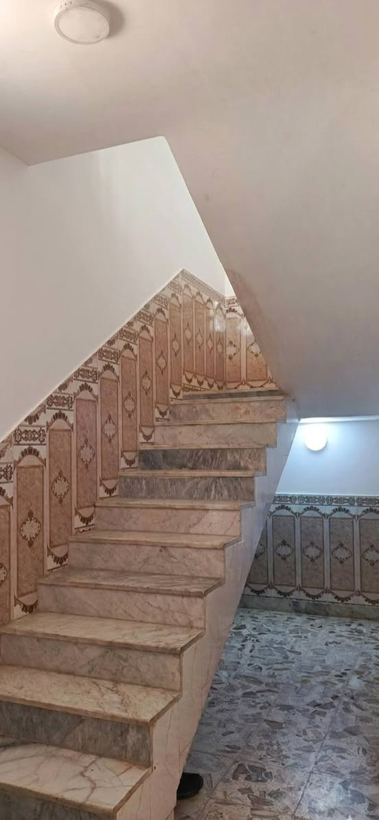 دار للبيع – منطقة الخسف

📍 الموقع: صوب الخسف
📐 المساحة: 125 متر
🏢 الدار طابقين

🔹 3 غرف نوم
🔹 استقبال بطول 8 أمتار
🔹 3 حمامات (2 داخلي + 1 خارجي)
🔹 مناسبة للعائلة وسكن مريح

للاستفسار ومعرفة السعر وباقي التفاصيل يرجى التواصل على الخاص أو الاتصال على الرقم: ( ***********)

