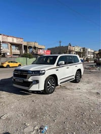 عندي لاندكروز موديل 2013  محدثه 2021 سياره صبغ تحديث يعني عام سيارة خي...