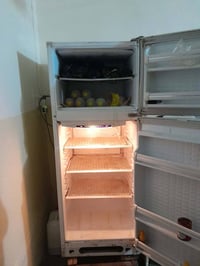 ثلاجة • شغالة تجميد • جانب الأيمن اليرموك