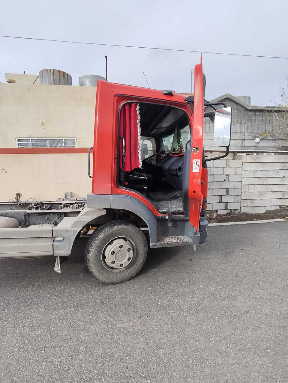 موديل 2000 سنه ويه حد 2030   تخم تأير جديد  شاصي 20///6
***********.  
عنوان چمچه مال سليمانيه
