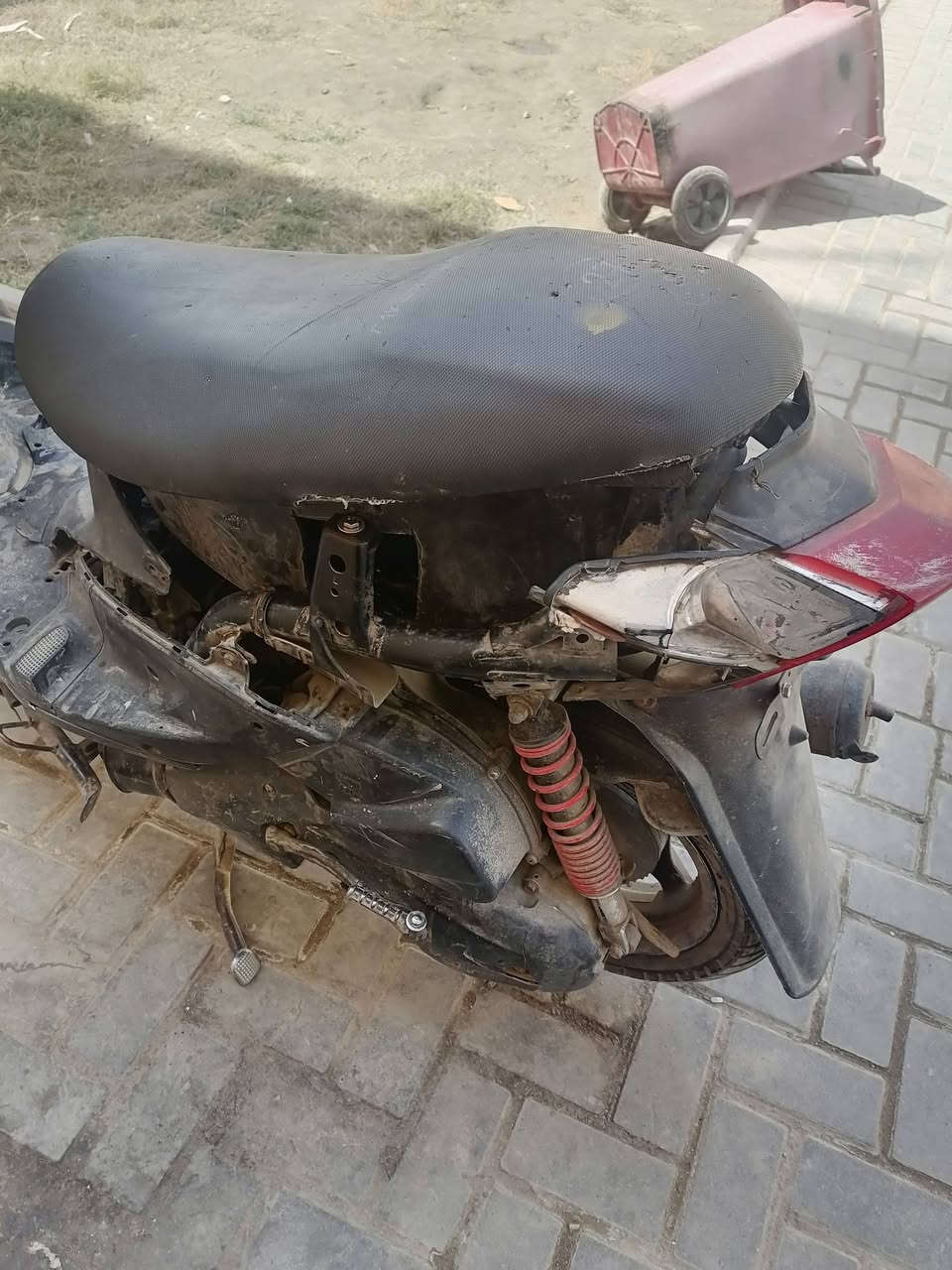 السلام عليكم سكنس نثيه للبيع عاطله للبيع مكاني بغداد شقق الحبيبيه مقابل شارع الصيانه رقمي ***********  السعر 200 الف بيها مجال حق الجيه
