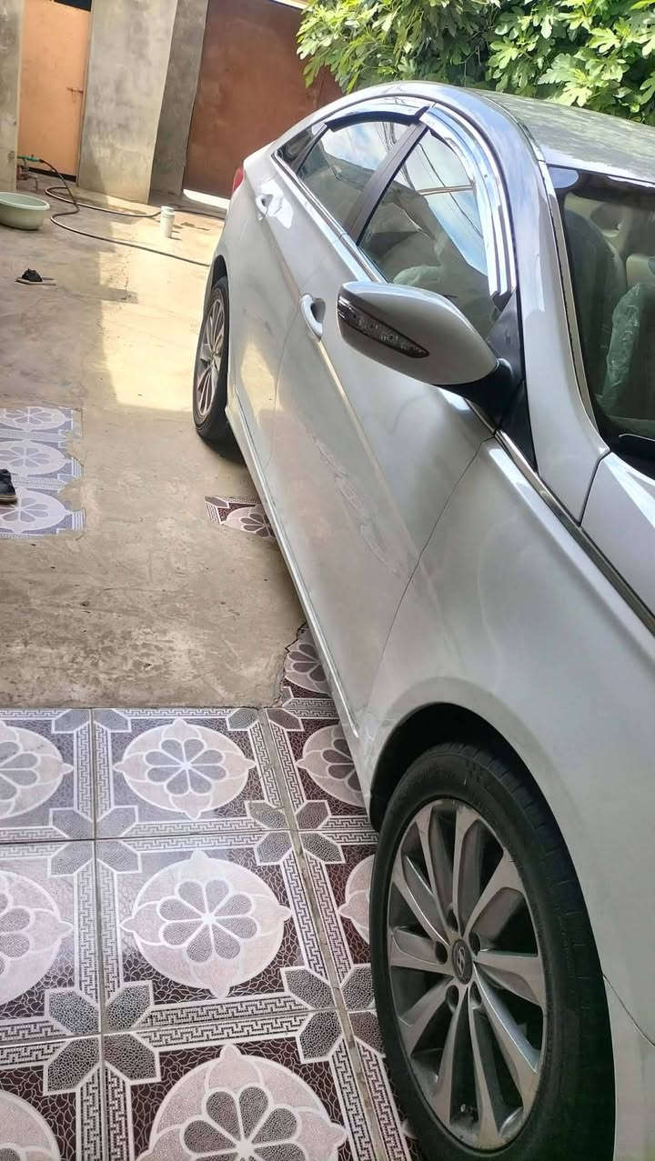 اسلام عليكم بيع مستعجل سياره سوناته موديل 12 خليجي محرك 2400مامفتوح شرط وكير شرج بيه باب مبدل وشويه بل هلال مال جملق الوره وكل السياره شرط السعر 105 رقم الهاتف *********** /***********
