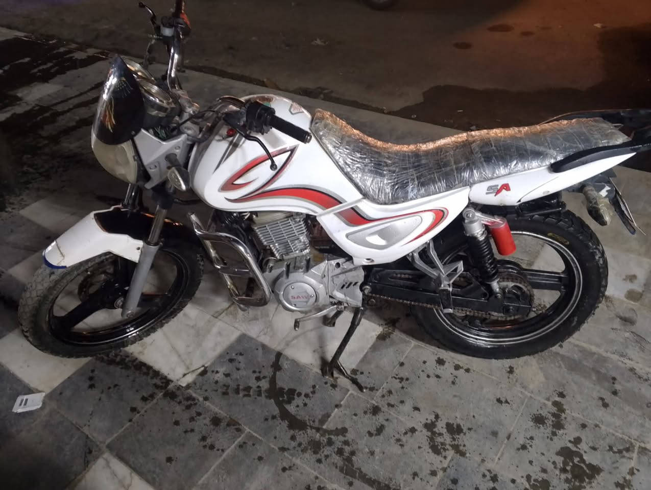 السلام عليكم دراجه سنكي للبيع موديل 18مناقصه كلشي مكفول من كل عيب السعر 600وبي مجال مكاني دجيل توصيل ماعندي ***********
