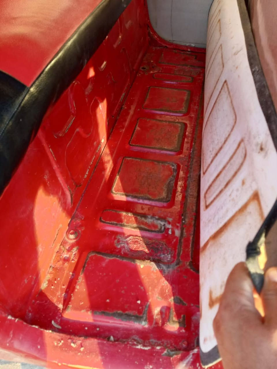 السلام عليكم تكتك للبيع موديل ٢٠١٧كير محرك مكفول محرك ٢٠ رقم بغداد الاماني لايت زنون كهربائيات كله شغاله سعر ٤مليون و٨٠٠وبيه مجال مكان واسط صويره للستفسار ***********
