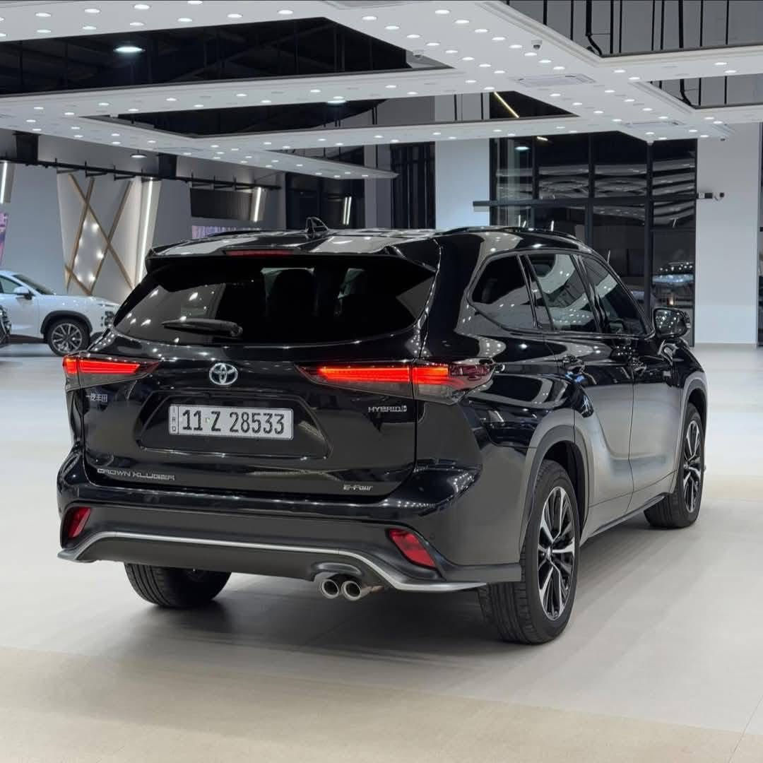 كراون 2023 | هايبرد | 7 راكب | رقم بغداد باسمي 
____________ 
المواصفات :
🔴 محرك 2.5 هايبرد اقتصادي
🔴 التفويلة تمشيك 900 كيلو واكثر
 🔴 كشنات جلد + كهرباء + تدفئة 
🔴 كامرات 360 - رادار- تحديد مسار - سياقة ذاتية 
🔴 بانوراما + حساسات امامية وخلفية 
🔴 دفع رباعي 
🔴 عداد ديجتال + 4 مودات قيادة  
🔴 ماشية 14 الف فقط
🔴 صندوق كهرباء 
________________
السيارة على ايد وحدة رقم بغداد باسمي تحويل ثاني يوم والسيارة نظيفة جداً ومكفولة من اي صبغ تكحيل ضربه تبديل + كير محرك كله مكفول تبديل دهن بس يم الشركة يعني مداريها والحمدلله
سعرها 440ورقه وبيها مجال بسيط 
 { *********** }
