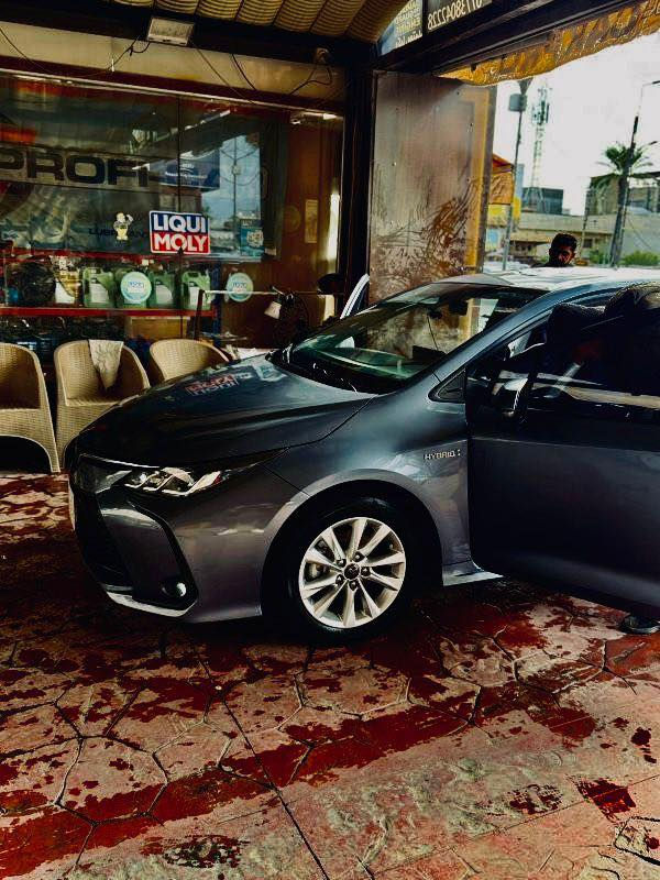 كورلا 2023 ماشيه 64 الف ***********مكان بغداد
