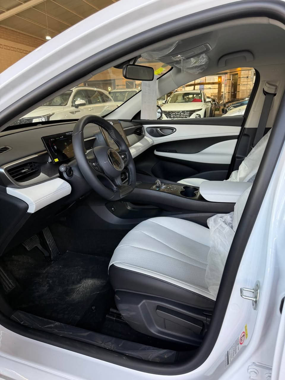 *معرض الناجي* بغداد النهضة الشارع الثاني (***********)
BYD سيل 05 لون أبيض خارجي + داخل أبيض ملكي بسعر (17.600) مليون 
🔹 المواصفات:
• حساسات خلفية
• كاميرا خلفية دوّارة
• Auto Hold
• هند بريك كهربائي
• تشغيل السيارة بالبصمة
• مقاعد جلد أبيض ملكي
• لايت زينون + LED نهاري
• بك لايت LED  / 3 أنظمة قيادة
• مانع تزحلق مثبت سرعة
• شاشة ذكية تدعم جميع البرامج
• ⁠سعة الخزان: 65 لتر 
• ⁠الممشى: 2100 كم فقط
• ⁠العنوان بغداد – معارض النهضة الفرع الثاني *معرض الناجي*
📞 للاتصال: *********** بغداد, العراق
