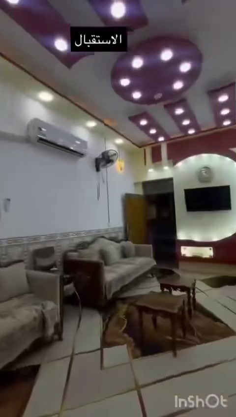 منزل كما واضح في الفيديو
المنزل مساحتهُ 200 متر 

الواجهة 10 والنزال 20 .. 

يحتوي على : 

 غرفتين + مطبخ كبير + مطبح حار + حمام وتواليت داخليات + حمام وتواليت خارجيات + محل كامل بابه للخارج + استقبال + صالة + مكشوفة مستطيلة + مكشوفة مربعة + مساحة منزل مرتبة  .. 

الارضية كلها سيراميك ..  

السقوف جبسبورد وانارة 2025 ..

الموقع : الحيرة حي صگر قرب مصلح الماطورات ..

السعر 60 وبي مجال كلش زيـن للشراي ..

للاستفسار اكثر مراسلة هذه الصفحة

او الاتصال على الرقم التالي : 

 ***********
