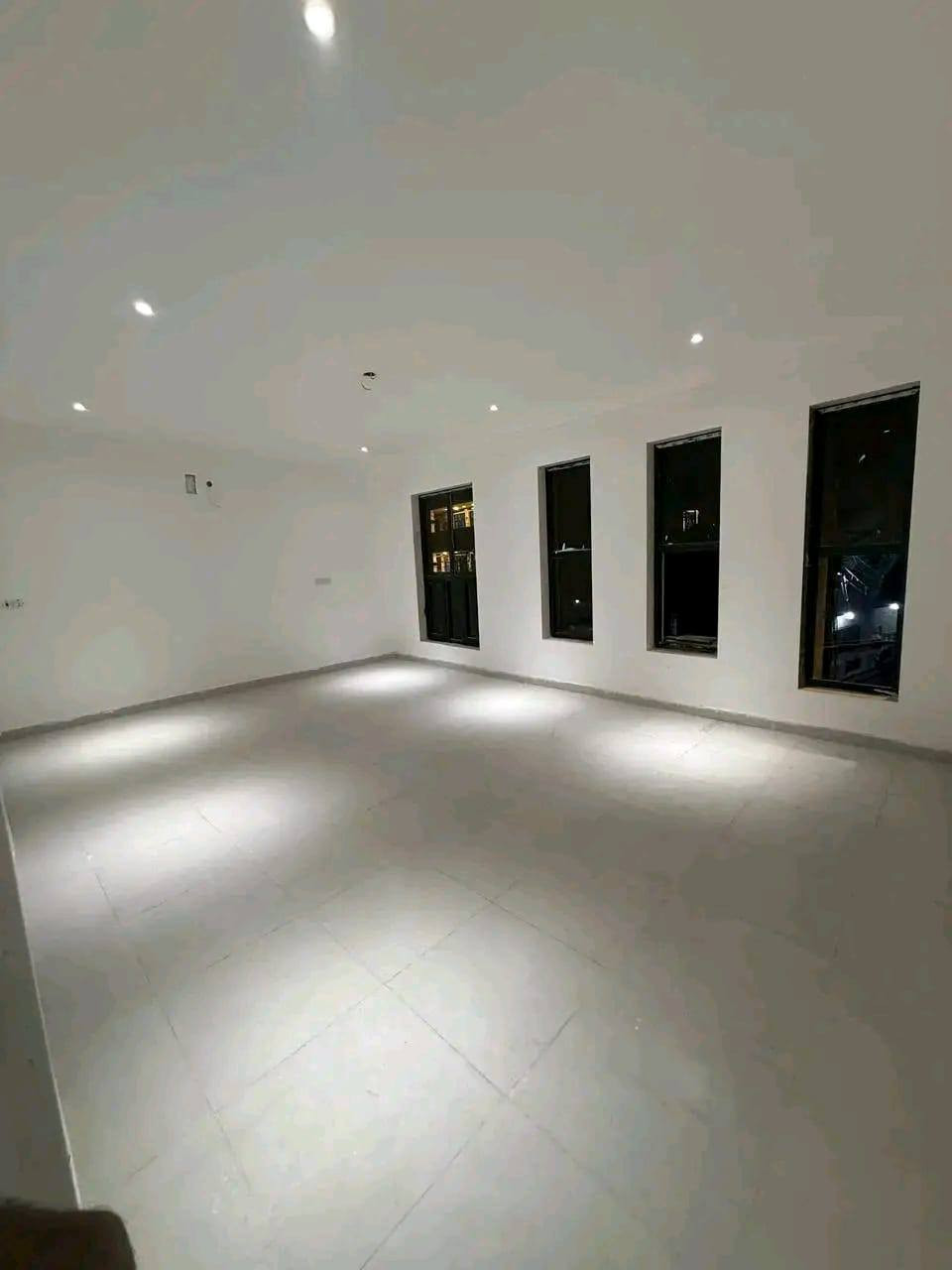 السلام عليكم بيت مساحه ١٠٠ متر طابو ملك صرف بناء درجه اولى سنه ٢٥ غير مسكون زيرو عنوان شارع ابو طياره مقابيل جامعه الفارابي
***********
