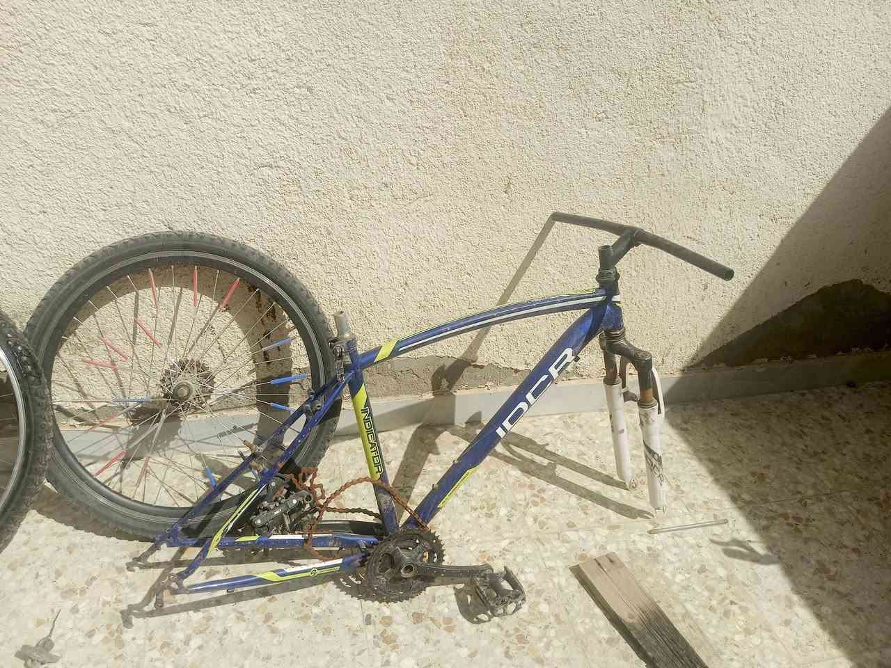 لشه مال بايسكل رياضي جديده باله هيه و اثنين اويلاله و تواير


**إذا كنت صاحب هذا الإعلان وتريد حذفه لأي سبب، رجاءا أرسل رسالة إلى الدعم الفني**