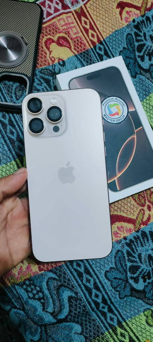 ايفون 16 برو ماكس نضافه 99% بطاريه 100 الشراي يرسلني او يتصل ***********
