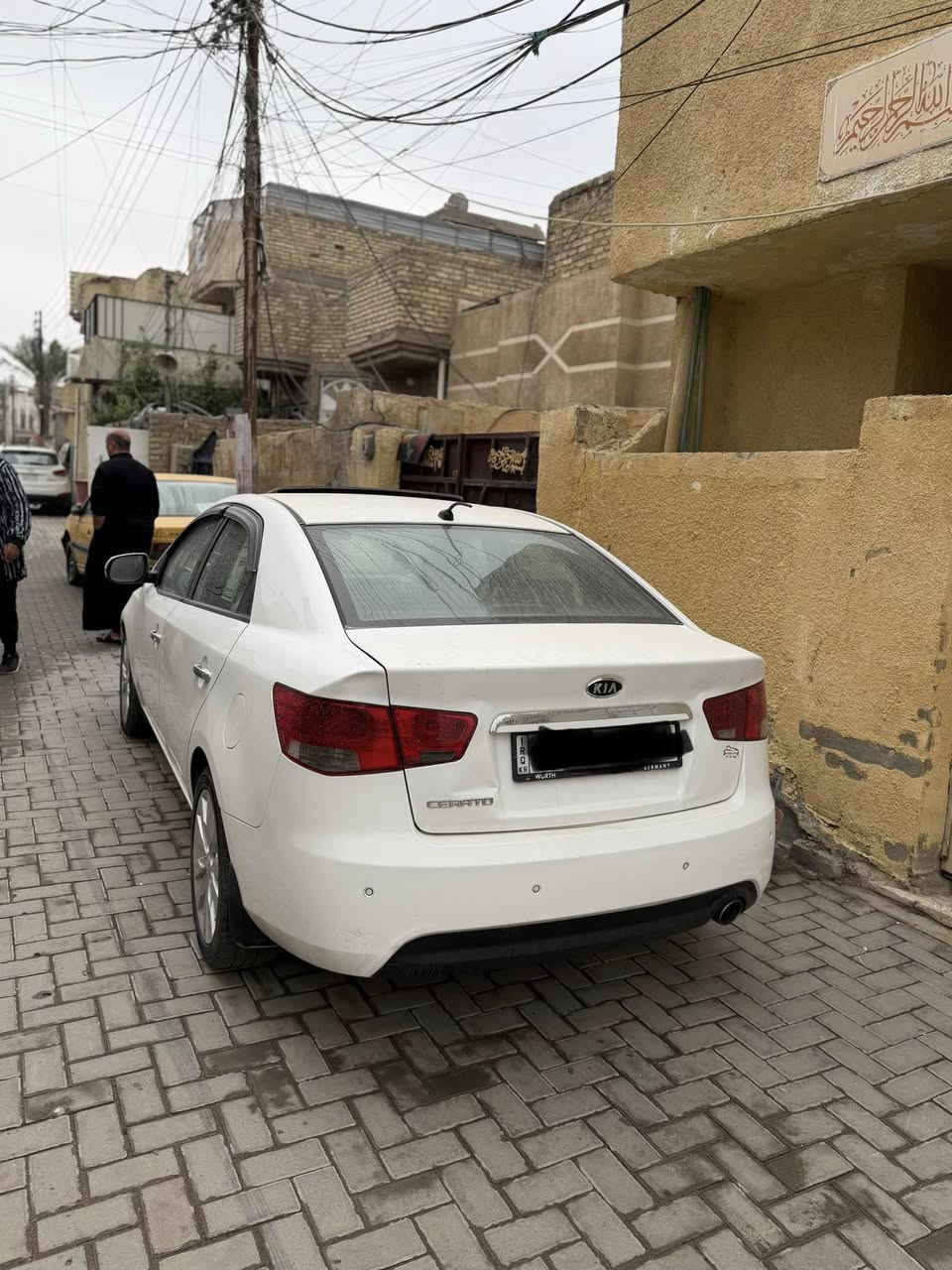 ً
السلام عليكم 
كيا سيراتو 2011 خليجي فول مواصفات بصمه فتحه مري شفط داخل احمر حاكيه تحكم ستيرن ويل 17 رقم سليمانيه الجديد هزه وارقام جديد تحويل ثاني يوم السياره كير 6 نمر  بيهه صبغ بسيط بلباب الخلفي فقط وياك على السونار سياره جديده بمعنى الكلمه ماشيه 133 مابيهه اي نقص على وضع الشركه #السعر112
العنوان بغداد البياع الشرطه الخامسه
***********
***********
