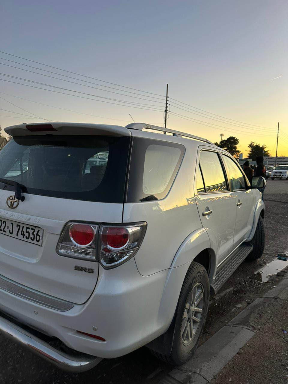 سلام عليكم تيويتا فورجنر للبيع موديل 2013 
كير مكينه تبريد تدفئه شرط ✅
سنويه بأسمي 2028 جديد دفتر بانزين بي ✅ 
سياره حيل جديد نضيف كلش ✅ 
بيه ملاحضه كلش صغير جوا لايت اقل من شبر تكحيل وبيه جوا باب بنزين رصعه فقط 
سياره ماشي 249الف حقيقي ✅ 
العنوان كركوك رقم هاتف *********** كركوك, العراق
