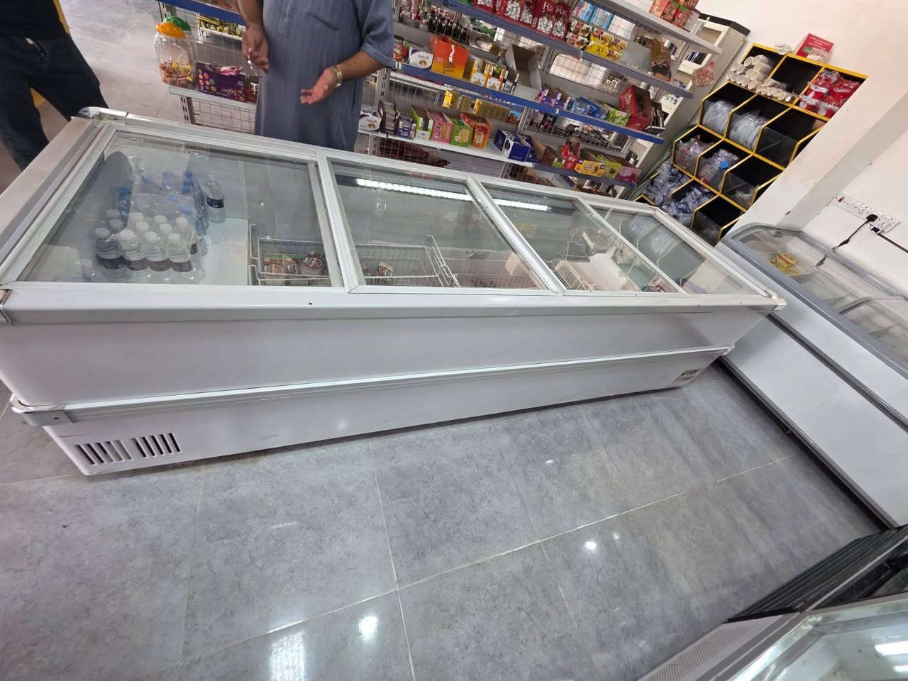 سلام عليكم مجمده كبيره تركي للبيع نضيفه كلش 
للتواصل ***********
