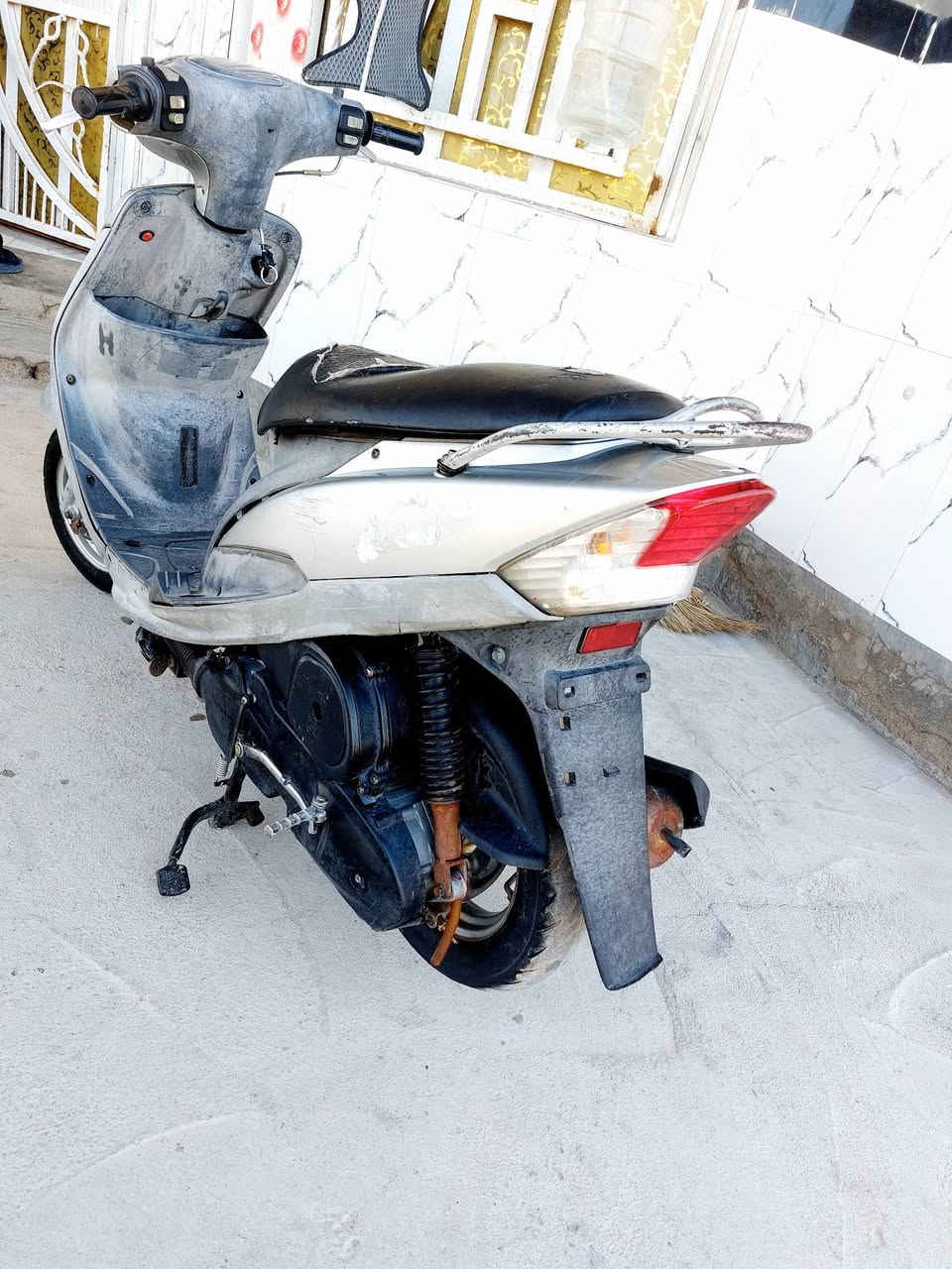 السلام عليكم ماكس قجمة للبيع مفتوها ولفات فقط بوشه 49 بلاد كفرات بلاد كهربائيات كلها شغاله سلف اشاير لايت مكاني قضاء المدينة ***********
