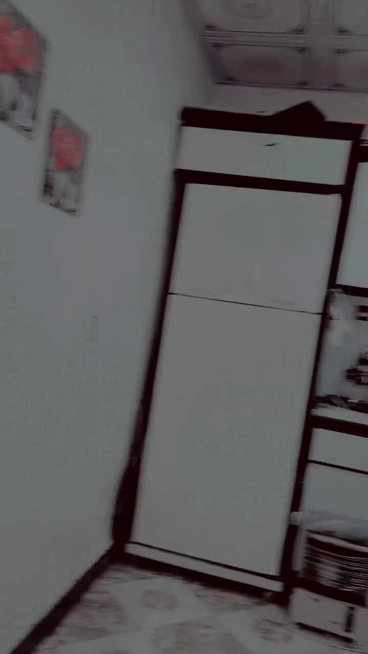 بيت للبيع في كركوك واحد اذار قرب المحافضه الجديده بين المستوصف والمدارس ب25 وبي مجال *********** مساحته اقل من 100 تقريبا 70 متر البيت صغير ونضيف مشمول بالتمليك حوش صغير حمام وتواليت خارجيات
