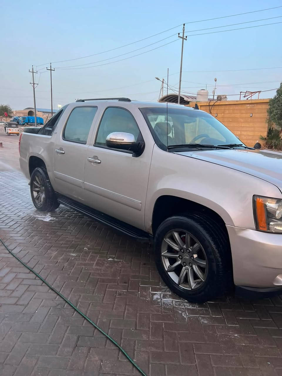 تاهو فلانج ٩ رقم اربيل. راعيها بلبصرة فول مواصفات تختم تاير جديد ويل كروم بيها صبغ جمالية بدون دواخل مكينة ٥٣٠٠ كير ١٠٠٠السعر.  ١٦٠.   ***********. مكانى بصرة
