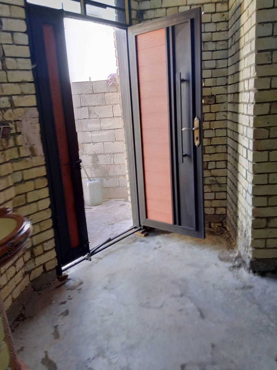 سلام عليكم بيت البيع خط أول مساحته 234 تقاطع خلف حي صناعي قرب هيبر ابو علي ستفسار  ***********
