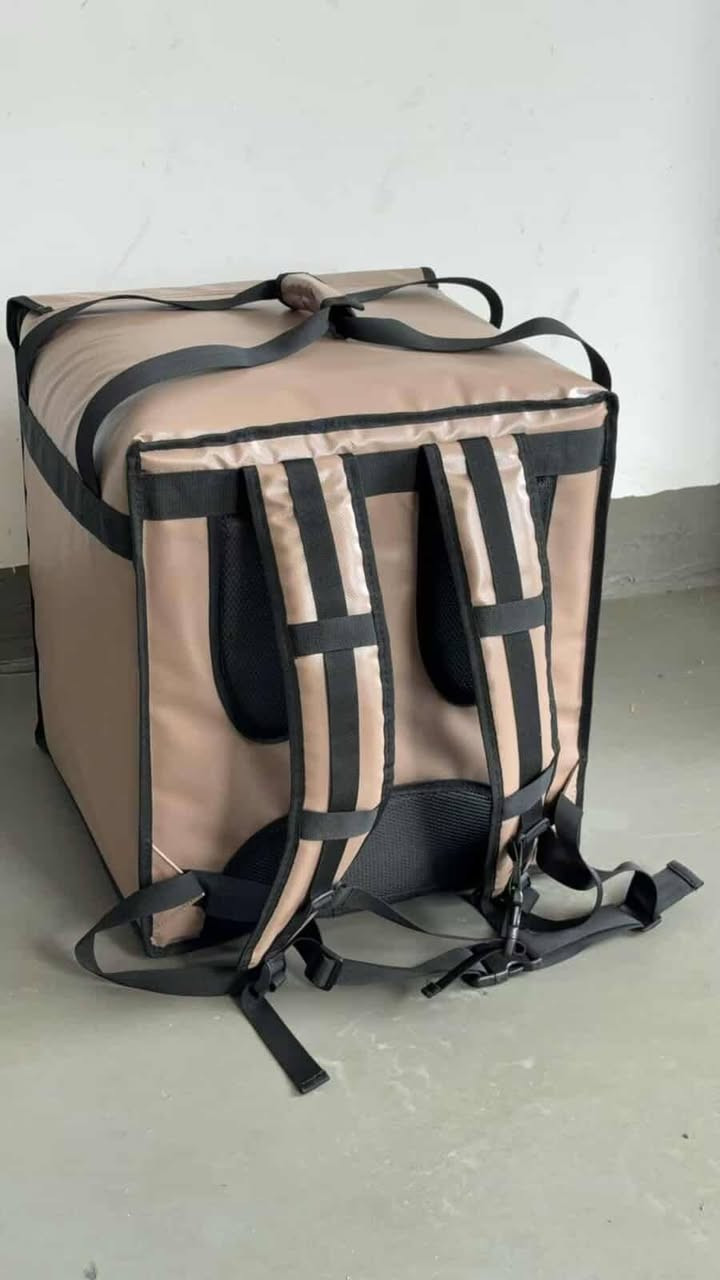 جانتای دلیڤەری ئەسڵی بە بەرزترین کوالێتی .

- سێ بەرگە و ڕەختە و توندو تۆڵە کە قوپان و شکانەوەی نیە  .
- دژە ساردبونەوەیە وە پارێزگاری لە مانەوەی خواردنەکان ئەکات بە گەرمی بۆ ماوەیەکی زۆر .
  - وە تەندروستە بۆ گواستنەوەی خواردنەکان .
- شوێنی بەستنی هەیە بۆ سەر ماتۆڕ بە ڕێک و پێکی و توندوتوڵ.
-  دوو قاتە و ئەتوانی بیکەیت بە یەک بەش .

بۆ داواکردن نامە بنێرە یان پەیوەندی بکە .

ژ.م + وەتسئەپ ***********

#جانتا #گەیاندن #چێشتخانە #ڕێستۆرانت #فاست #فود #دلیڤەری #ماتۆڕ #کوردستان #سلێمانی #هەولێر #گەرمیان #دلیفری
