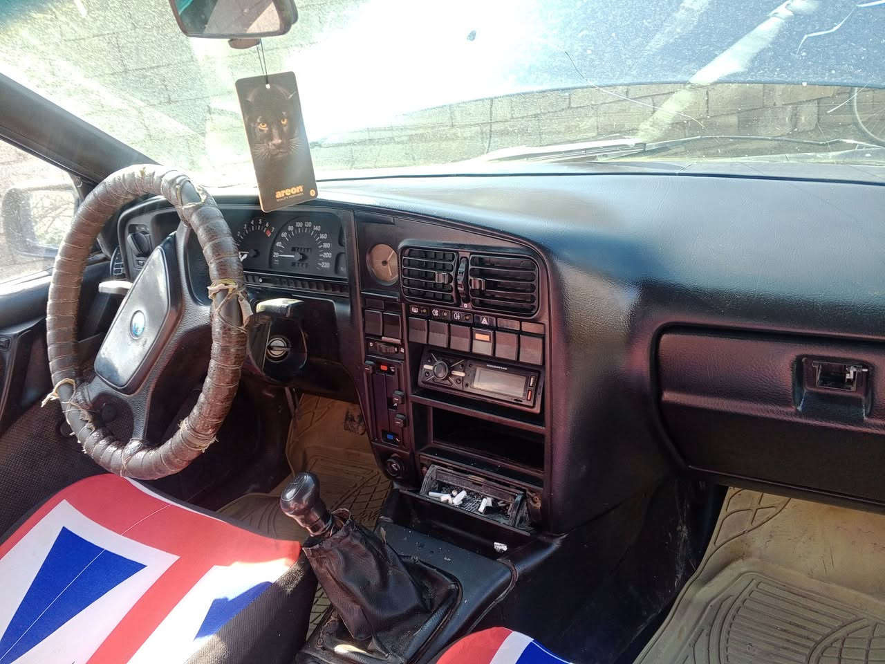 السلام عليكم مكلف بلنشر اوبل اوميكا للبيع موديل 88حجم20 كير محرك شرط كهربائيات كلهه شغاله  رقم جديد سياره نضيفه بدون خياس شرط التحويل /السعر 29وبيهه مجال ***********
