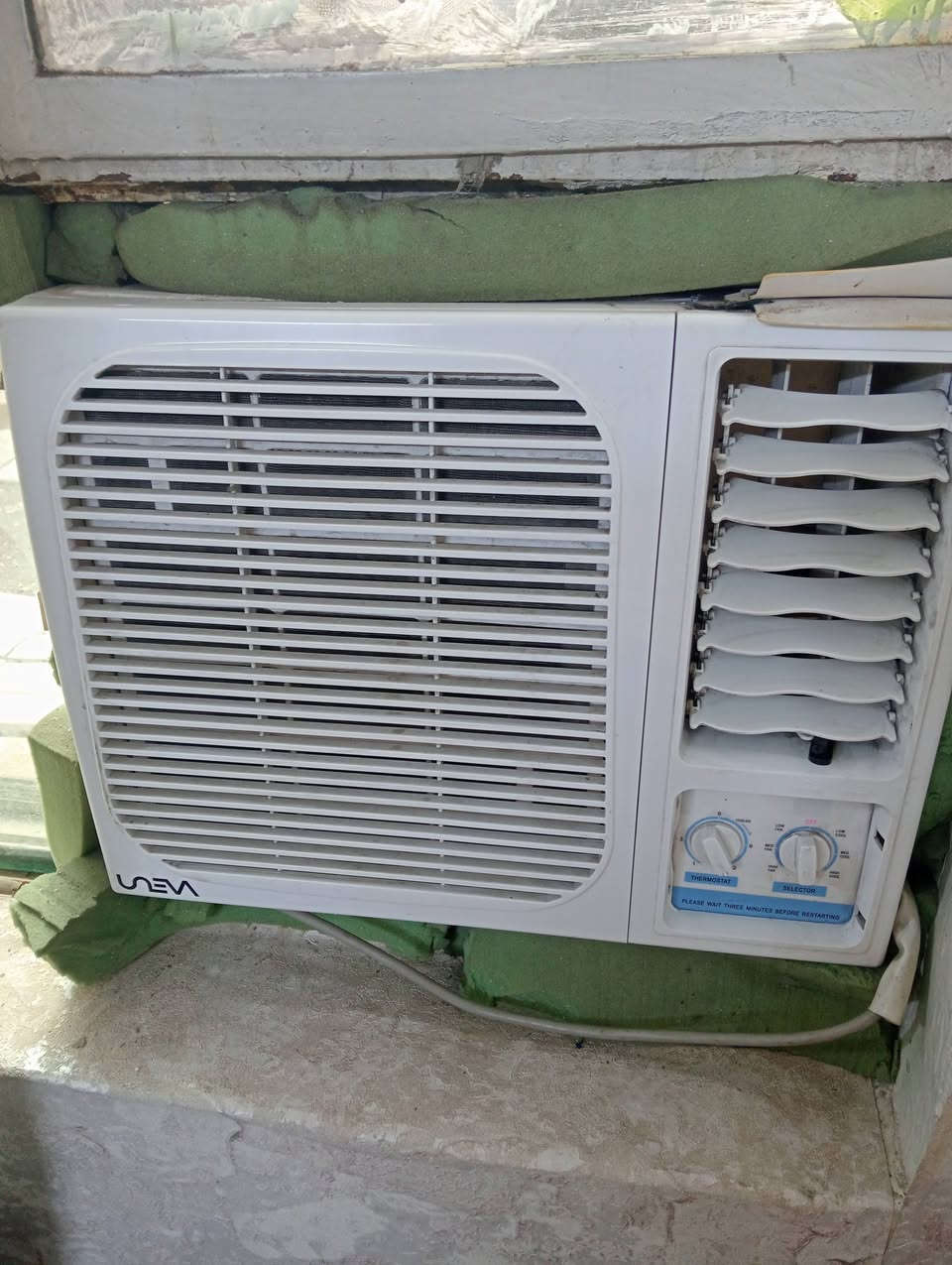 سلام عليكم عندي مكيف طن واحد اقتصادي الله شاهد موسم واحد مشتغل تبريد ثلج السعر 150 المكان بغداد الجديدة المشتل ***********
