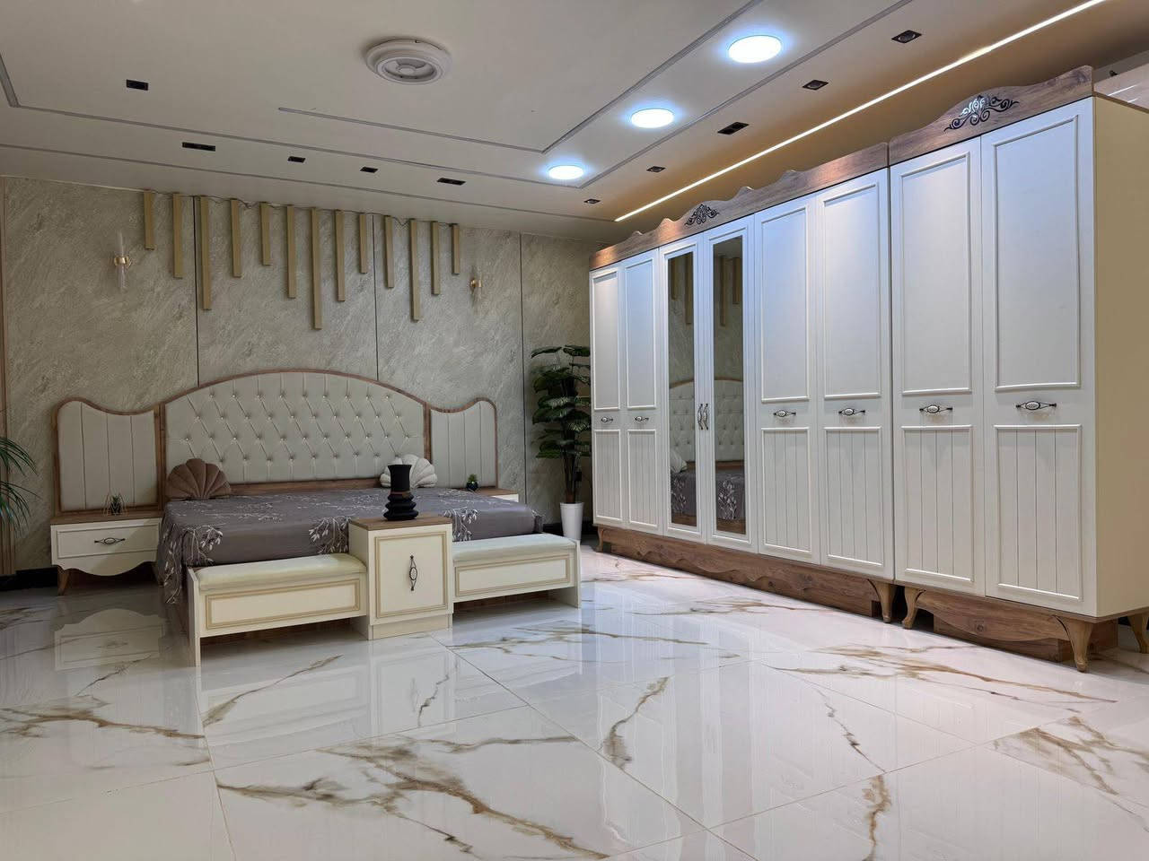 موديل دورو كانتري
10 قطع
كنتور + ملحق 360 سم
ظهر بلوك + برغي وجوي 
السرير مخزن 180*200 سم

السعر : مليون و 550 الف 🇮🇶🇮🇶


**إذا كنت صاحب هذا الإعلان وتريد حذفه لأي سبب، رجاءا أرسل رسالة إلى الدعم الفني**