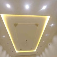 السلام وعليكم اعمل جميع انواع ديكورات الحديثه جبس بورد وسمنت بورد وبدي...