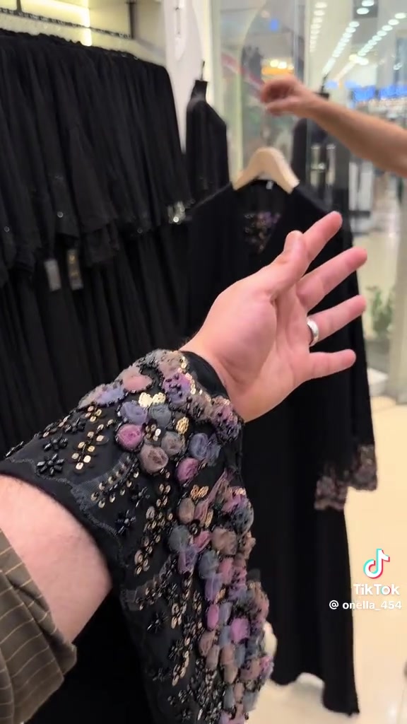 عبايه مع شال شيك يدوي ممتاز


**إذا كنت صاحب هذا الإعلان وتريد حذفه لأي سبب، رجاءا أرسل رسالة إلى الدعم الفني**