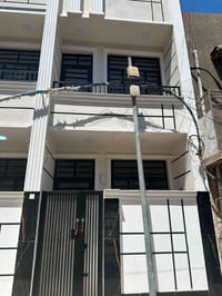 مشتمل للبيع 40 متر واجهه 4 بناء حديث درجه أولى عنوانه بغداد الجديده خل...