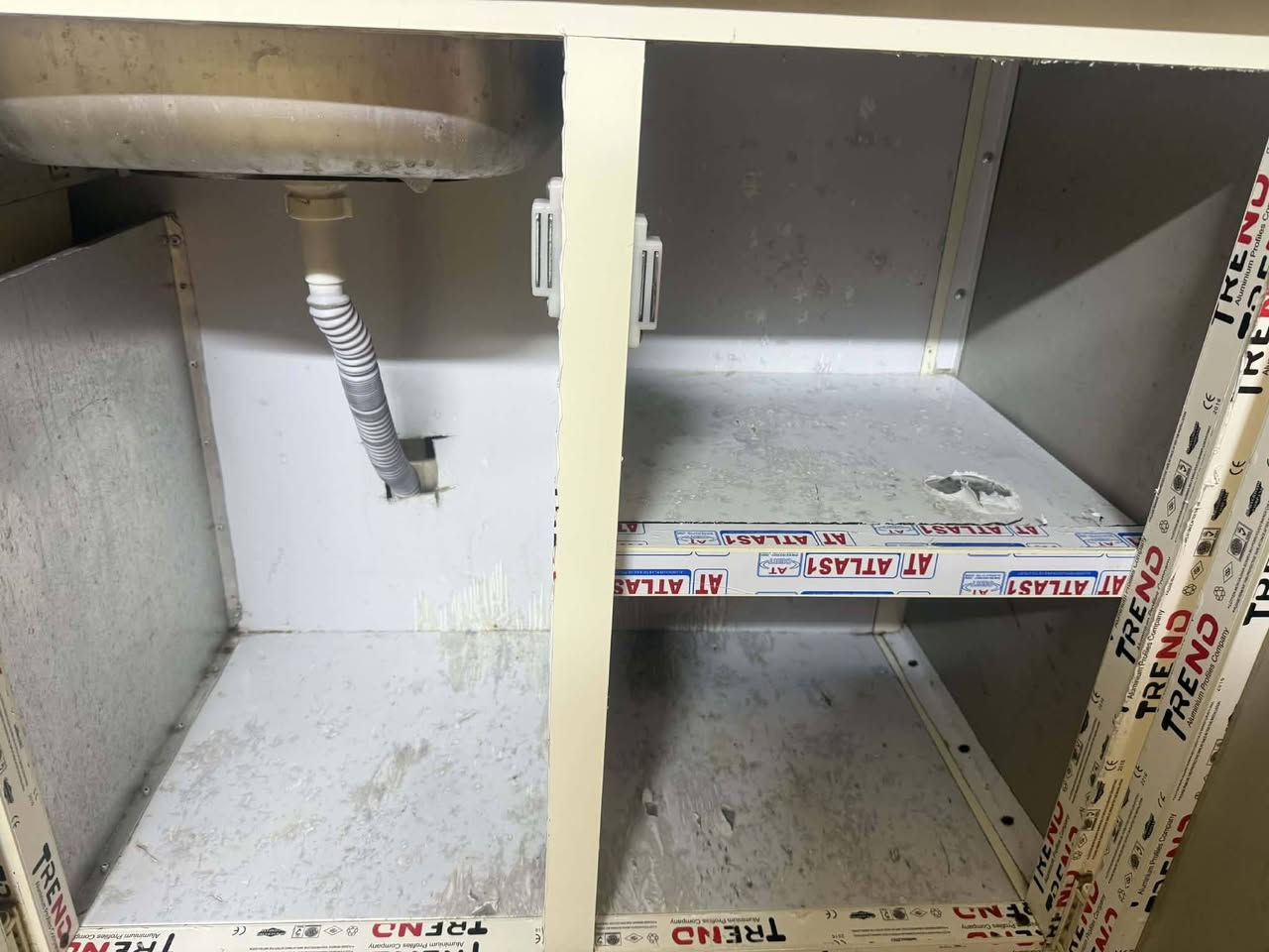 السلام عليكم اغراض للبيع اغراض بيت نضيفات كاونتر جديد شاشه مال كاميرات ستندر درين شحن اصفر الصلي مضله مال مفرغه مطبخ بدون ساحبه للتواصل خاص او عل رقم واتساب ***********
