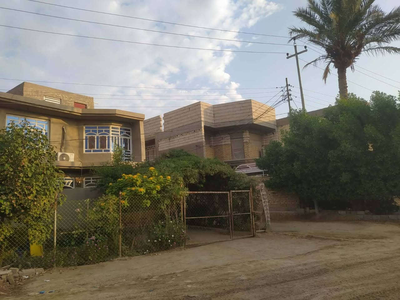 🏠 / #دارللبيع

 دار ركن 

 مساحة 100م طابو زراعي سند25 

الطابق الاول/ مطبخ . أستقبال. هول . غرفه . مجمع صحيات. 
 
الطابق الثاني /غرفتين . كلدور .مجمع صحيات

🌎 #الموقع شارع80

خلف الحوم سفينة نجات 

          (عرض الشارع 10م)
           
للأستفسار اكثر  
***********
***********
 #عنوان المكتب ع شارع 80
