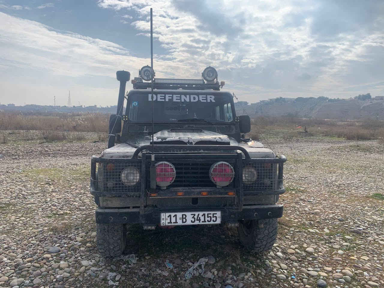 السلام وعليكم  لاند روفر للبيع او مراوس بسمي السنويه موديل 85 كاز تريكان تايرات جدد باتري جديد اكسل خلفي جديد دبل سبندر الضخم ***********
