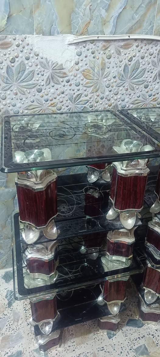 للبيع سيت طبلات 5 قطع وسطيه و4 صغار تركي نضيف جدا السعر 80 الف للاستفسار ***********
