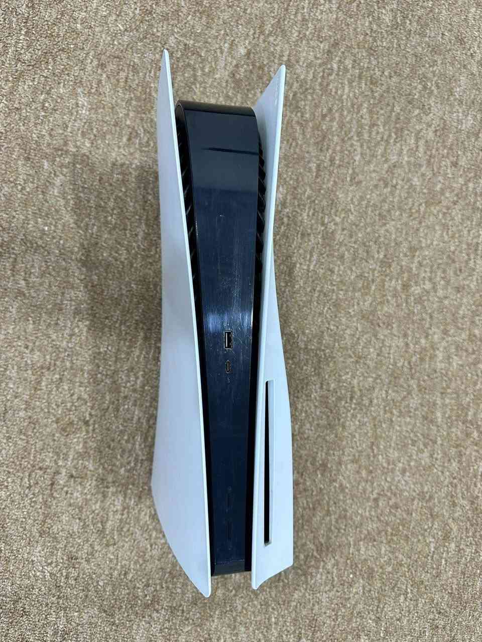 � للبيع بلايستيشن 5 (PS5) فات – نسخة الأقراص 🔥

📌 الموديل: PS5 Fat (Disc Edition)
📌 الحالة: مستعمل ونظيف، شغال 100% بدون مشاكل
📌 الاستخدام: استخدام خفيف
📌 المرفقات: يد تحكم أصلية + أسلاك كاملة
📌 اللون: أبيض
📌 المواصفات:

 • يدعم 4K
 • تخزين سريع SSD
 • أداء قوي للألعاب
.مع قرص فيفه

📌 الملاحظات: فيه آثار استخدام خفيفة (موضحة بالصور)

💰 السعر:(560)
📍 الموقع: (البصرة خور الزبير معمل الاسمدة)
📞 للتواصل: خاص / واتساب***********

✨ فرصة للي يدور جهاز جاهز للعب بسعر مناسب
