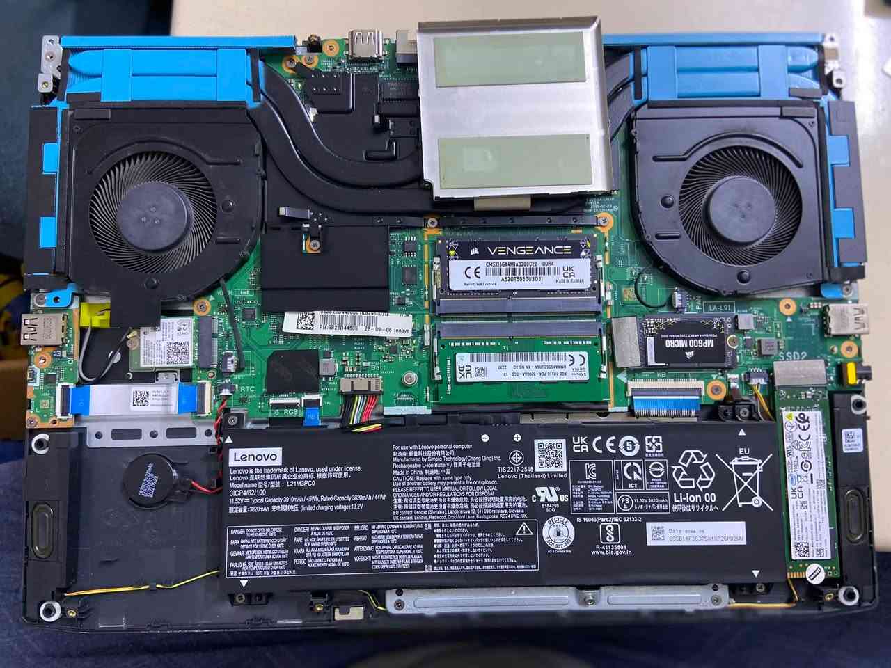 السلام عليكم تجميعه كامله للبيع او فقط لاب توب
المواصفات 🎯💻  لاب توب Lenovo للالعاب او تصاميم استعمال قليل ومطور المواصفات بأحسن براند ✨مشحون 155 مرة فقط، بحالة الجديد 🔥
🔹 المعالج: CPU Intel i7-12650H 
🔹 الرام:  24GB=8GB lenovo +16GB CORSAIRالمجموع
أداء سلس وسريع  يعني انسى الدروب فريم وتگطيع
🔹 التخزين: 512GB SSD lenovo + 1TB SSD Corsair MP600 micro يعني المجموع الكلي تيرا ونص 1.5TB
🔹كارت شاشة : RTX 3050 laptop GPU
🔹 الشاشة: 15.6" FHD - وضوح عالي 120HZ 
🔹 شاشةاضافيةSAMSUNG Odyssey G4 27بوصةفلات 240 HZ تفتر 180درجةبعدها داخل الضمان تدعم G-Sync و free Sync premium سعرها 225 وكالة الامارات 
🔹 البطارية: 3CELL نسبة مئوية 94‎%‎ مشحونة 155 مرة تدوم لساعات  
🔹 النظام: Windows 11 مفعل مدى الحياة بلادي 
🔹ميز گيمنگ او مكتبي قياس سم140 مع خزانة 3 جرارات مشتري ب 250
🔹كرسي گيمنگ وكالة KARDD هواية وضعيات بي راس يصعد وينزل وينحني وتجوة الايد تصعد وتنزل وتفتر يمنة ويسرة وتتقدم وترجع ووضعية ضهر ثابتة ومتحركة ومسند اسفل الضهر ومكان الجلوس تكدر تتحكم بي مشتري ب 250
🔹ماوس +ماوس باد : LOGITECH G304 وايرلس
🔹مايك + سماعه +مكسر صوت: fifine AM8 + fifine H9 سعرهن 110 لكلهن
🔹شاحنة الاب توب 170w بلادية
🔹اخواني كل الكراتين موجودة عندي لكل القطع كلش جديدة الغراض وحتة رام 8 كيكا البلادي هم موجود
🔻 السعر للاب توب : 1.100.000 ألف فقط (مليون ومية)🔻  
مكاني كركوك تجي تفحص وتاخذها واذا من غير محافظة يدخل ادمن بيناتنة وندخل اتصال واشوفك كلشي فديو وتدفع عربون للادمن ومن توصلك طبعاً كبل تستلم لان المندوب مينتضر ❤️ وبعدين استلم فلوسي العربون من الادمن  او تدفع 20 الف عربون ادزهة لبغداد وهناك تشوفهة يم گرايبي
📞 للتواصل واتساب/اتصال: *********** 💬
