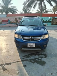 من رخصه الادمن  للبيع دوج جروني ٢٠١٥ محرك ٢٤٠٠ سبعه راكب ٣ قطع تبريد.....