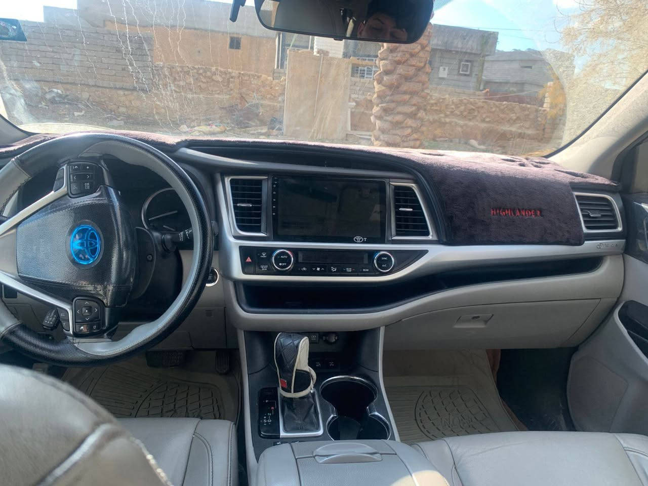 تويوتا هايلندر موديل 18 رقم كركوك السياره فول للأخير بيها صبغ البونيد فقط بدون دواخل  مواصفاتها معروفه فول للأخير تحويل مباشر السعر 230 وإذا مراوس بسياره حديثه هم يرهم 
***********
