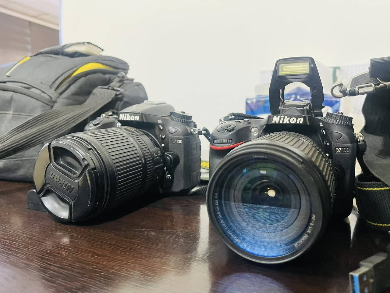 كاميرا نيكون  D7100
خاوێنی / نظافة 100‎%‎ 

مع كامل الملحقات 

- عدسة بلاديه الاصليه 18-140
- شاحنه وبطارية 
- حقيبة نيكون 
- رام الاصلي 16G
- حزام نيكون

السعر وحدە 400$ 
الثنین  بـ 700$ 
 للاستفسار متوفر واتساب او الاتصال على الرقم

***********
واتس اب
